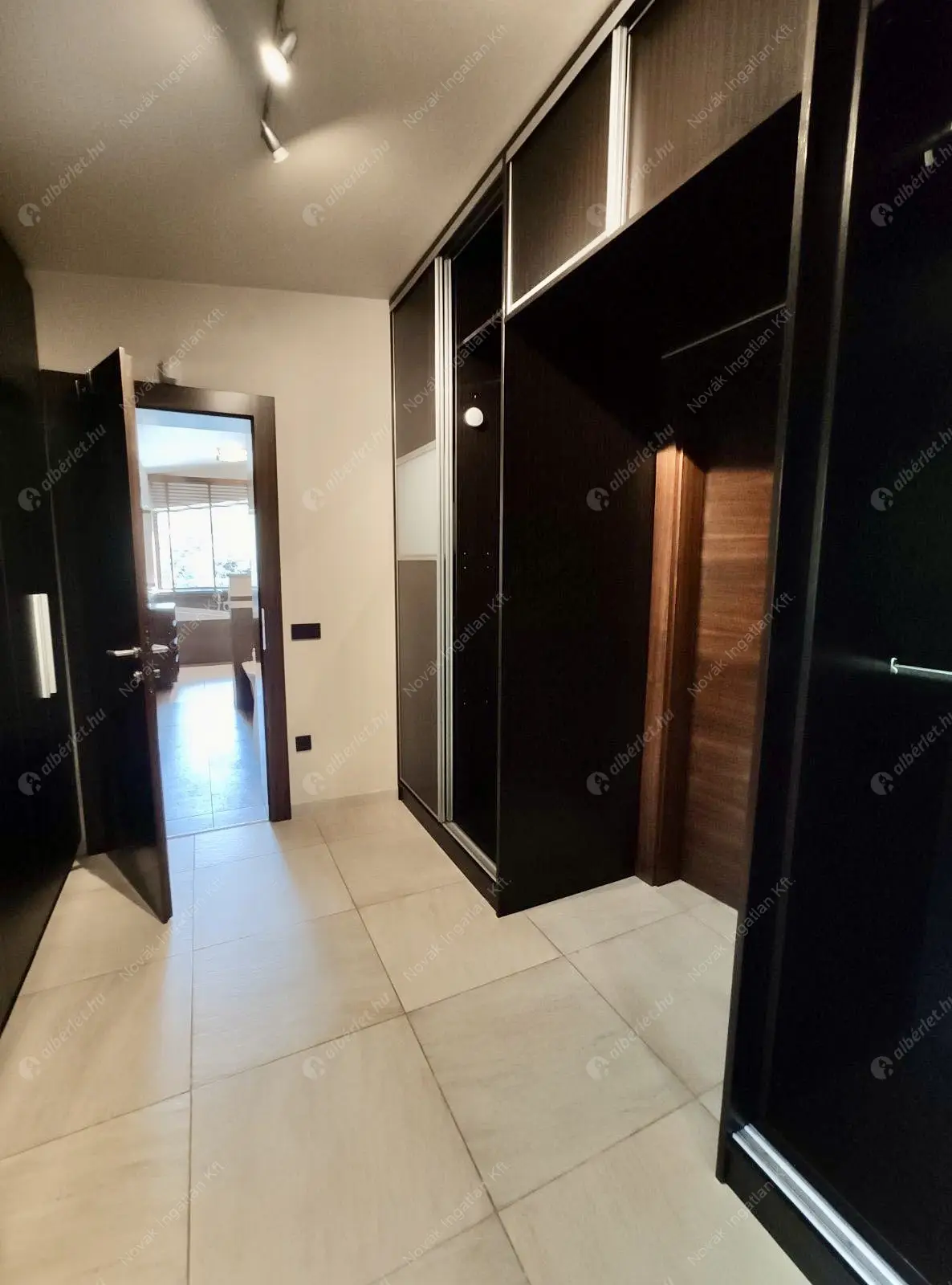 Kiadó albérlet 1922000 Ft/hó áron: Budapest, II. kerület  Sólyomvölgy utca. Mérete: 230 nm, 6 szobás | Alberlet.hu - 6587754