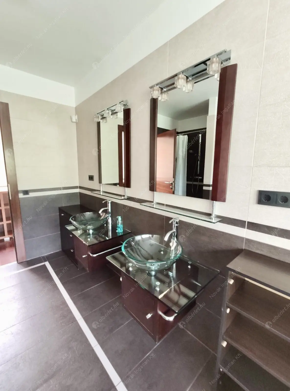 Kiadó albérlet 1922000 Ft/hó áron: Budapest, II. kerület  Sólyomvölgy utca. Mérete: 230 nm, 6 szobás | Alberlet.hu - 6587755