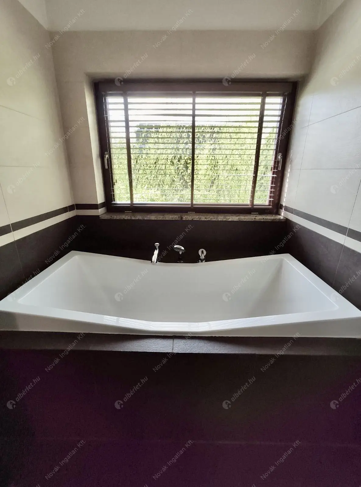 Kiadó albérlet 1922000 Ft/hó áron: Budapest, II. kerület  Sólyomvölgy utca. Mérete: 230 nm, 6 szobás | Alberlet.hu - 6587758