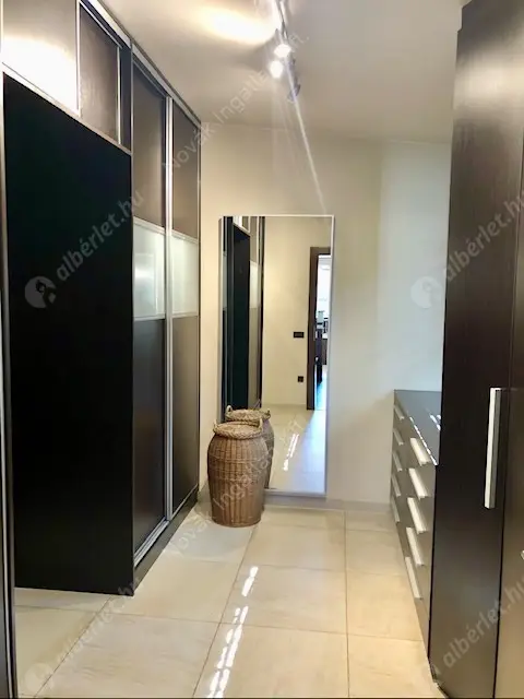 Kiadó albérlet 1922000 Ft/hó áron: Budapest, II. kerület  Sólyomvölgy utca. Mérete: 230 nm, 6 szobás | Alberlet.hu - 6587763