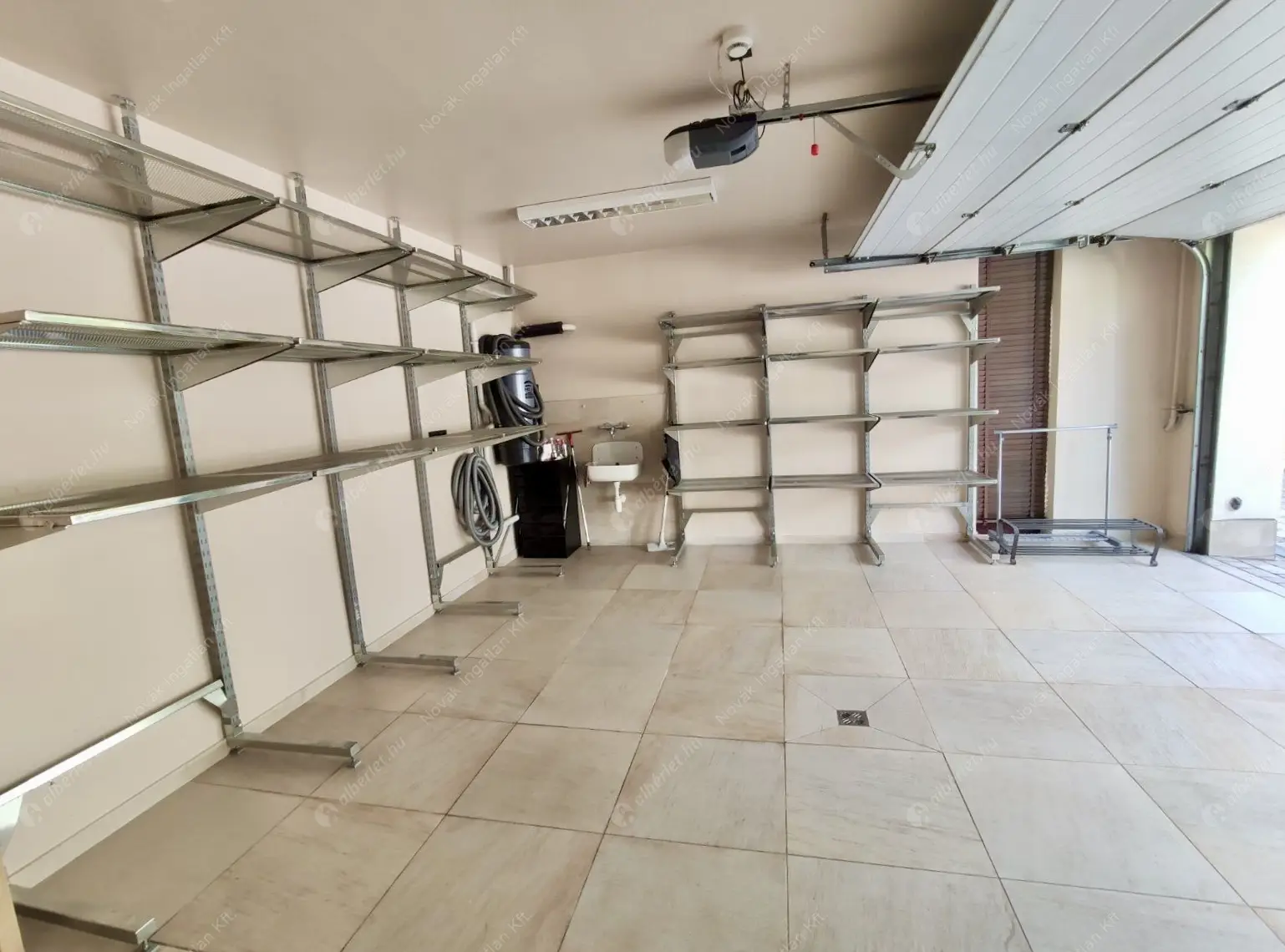 Kiadó albérlet 1922000 Ft/hó áron: Budapest, II. kerület  Sólyomvölgy utca. Mérete: 230 nm, 6 szobás | Alberlet.hu - 6587765