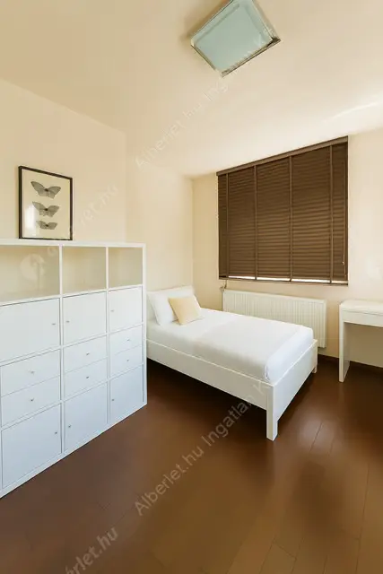 Kiadó albérlet 2000000 Ft/hó áron: Budapest, II. kerület  Sólyomvölgy utca. Mérete: 230 nm, 6 szobás | Alberlet.hu - 6600166