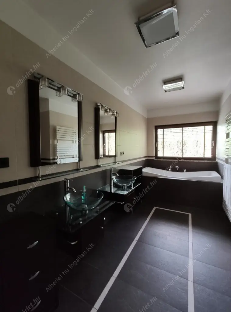 Kiadó albérlet 2000000 Ft/hó áron: Budapest, II. kerület  Sólyomvölgy utca. Mérete: 230 nm, 6 szobás | Alberlet.hu - 6600169