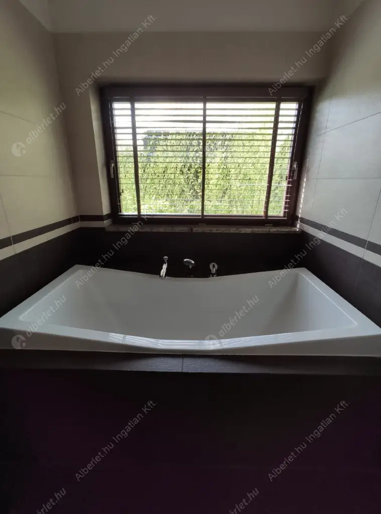 Kiadó albérlet 2000000 Ft/hó áron: Budapest, II. kerület  Sólyomvölgy utca. Mérete: 230 nm, 6 szobás | Alberlet.hu - 6600170