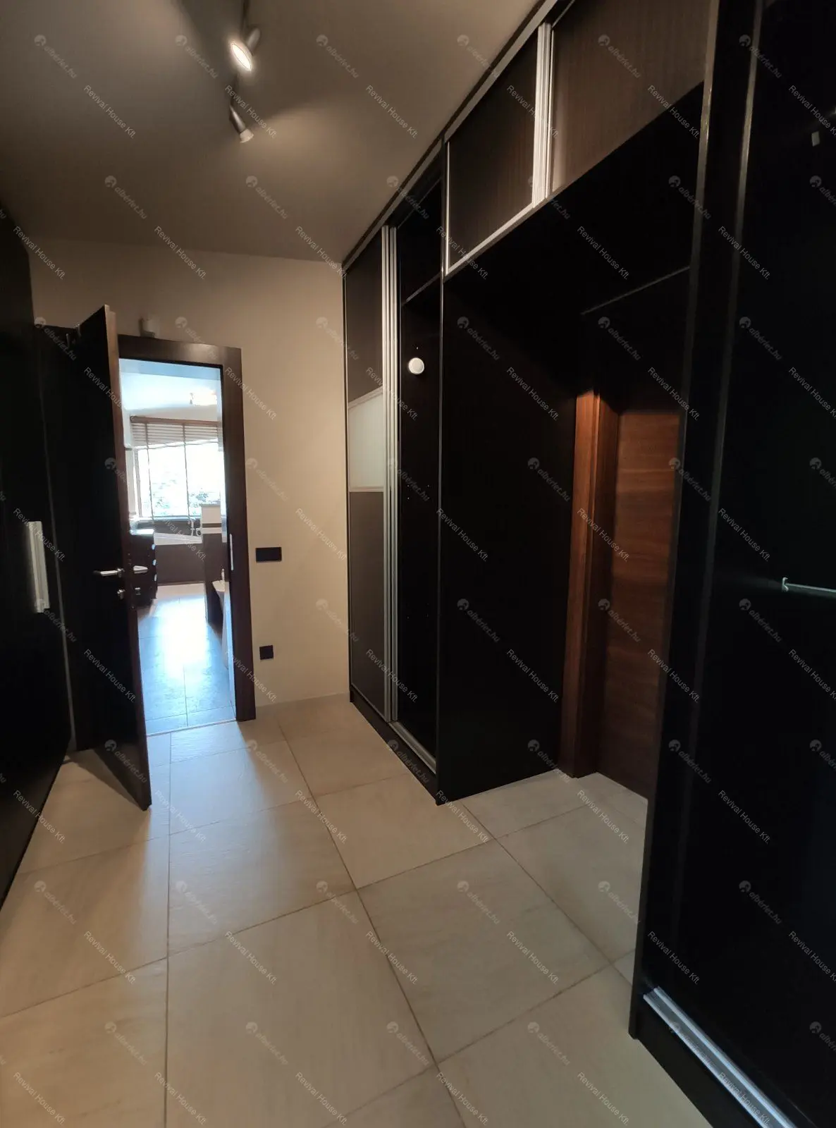 Kiadó albérlet 2000000 Ft/hó áron: Budapest, II. kerület  Sólyomvölgy utca. Mérete: 230 nm, 6 szobás | Alberlet.hu - 6677869