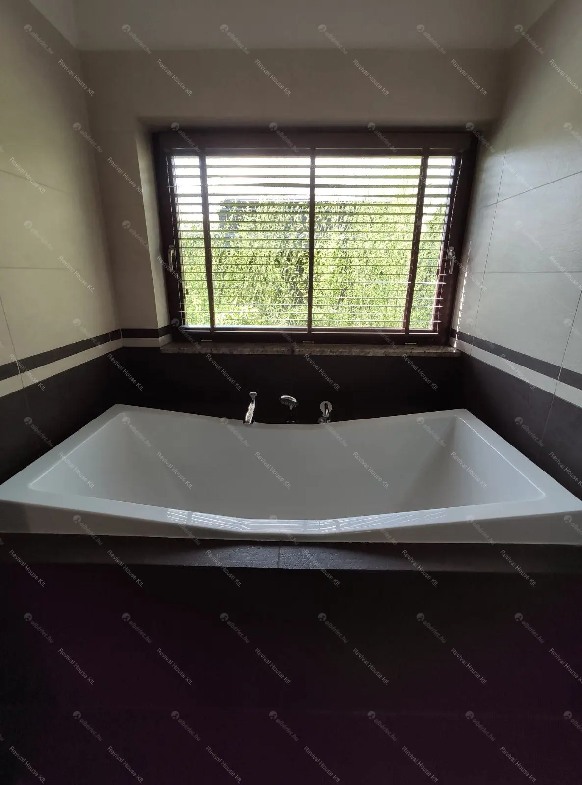 Kiadó albérlet 2000000 Ft/hó áron: Budapest, II. kerület  Sólyomvölgy utca. Mérete: 230 nm, 6 szobás | Alberlet.hu - 6677873