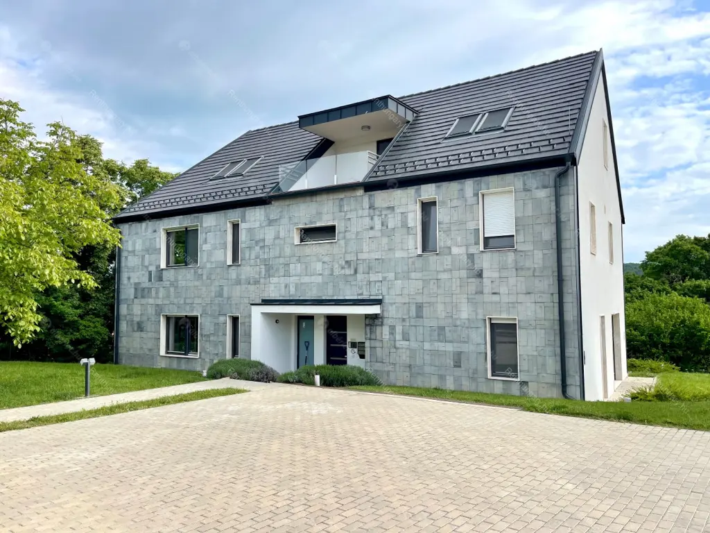 Kiadó albérlet 589000 Ft/hó áron: Budapest, II. kerület  Szabadság utca. Mérete: 110 nm, 3 szobás | Alberlet.hu - 6665882