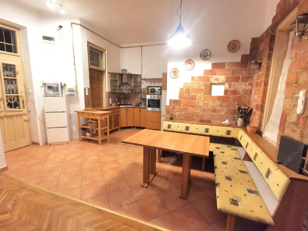 Kiadó albérlet 280000 Ft/hó áron: Budapest, II. kerület  Szász Károly utca. Mérete: 64 nm, 2 szobás | Alberlet.hu - 6604669