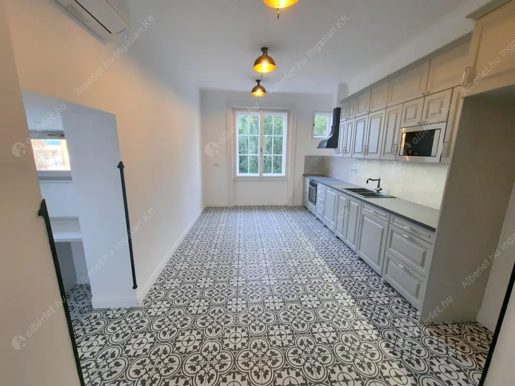 Kiadó albérlet 1200000 Ft/hó áron: Budapest, II. kerület  Szemlőhegy utca. Mérete: 164 nm, 4 szobás | Alberlet.hu - 6518900