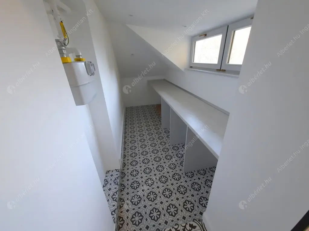 Kiadó albérlet 1200000 Ft/hó áron: Budapest, II. kerület  Szemlőhegy utca. Mérete: 164 nm, 4 szobás | Alberlet.hu - 6518903