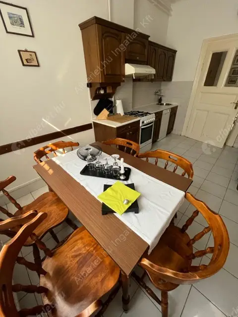 Kiadó albérlet 500000 Ft/hó áron: Budapest, II. kerület  Szépvölgyi út. Mérete: 130 nm, 4 szobás | Alberlet.hu - 6597753