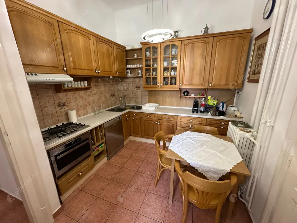 Kiadó albérlet 400000 Ft/hó áron: Budapest, II. kerület  Szilágyi Erzsébet fasor. Mérete: 110 nm, 2 szobás | Alberlet.hu - 6628071