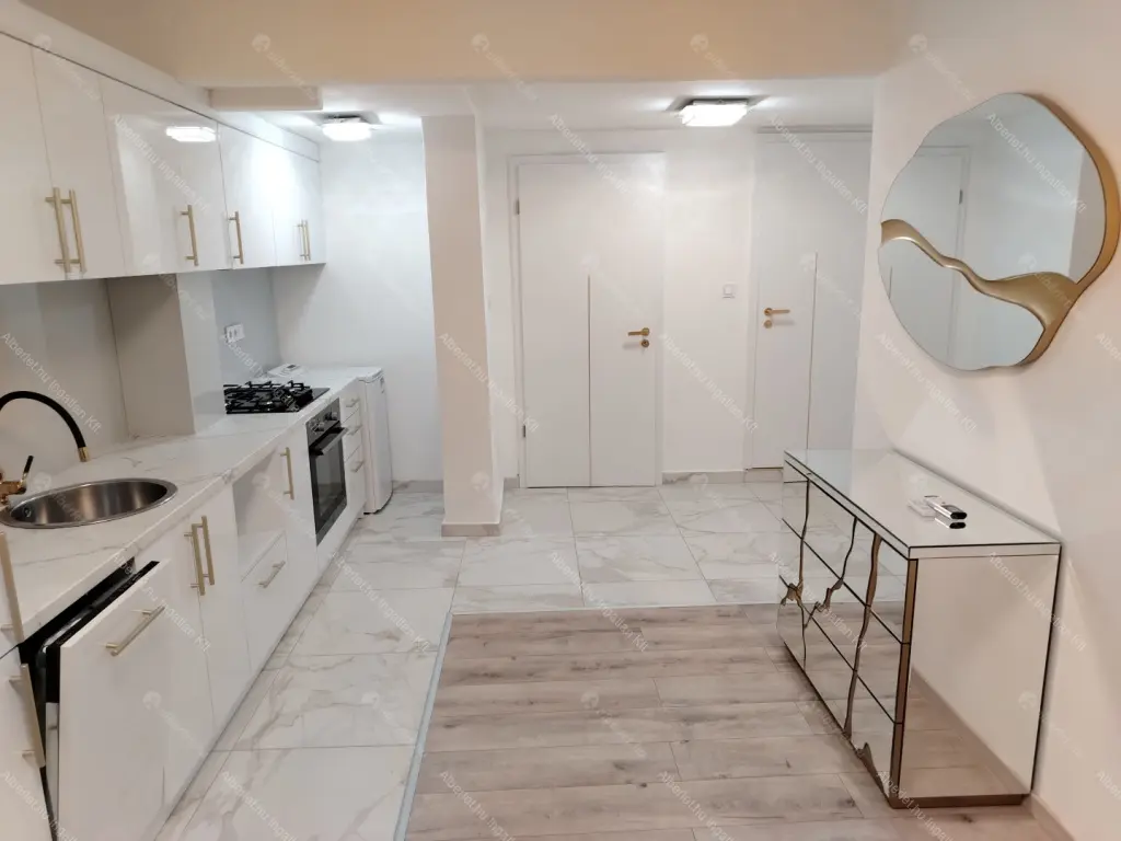 Kiadó albérlet 225000 Ft/hó áron: Budapest, II. kerület  Szilágyi Erzsébet fasor. Mérete: 36 nm, 1 szobás | Alberlet.hu - 6648724