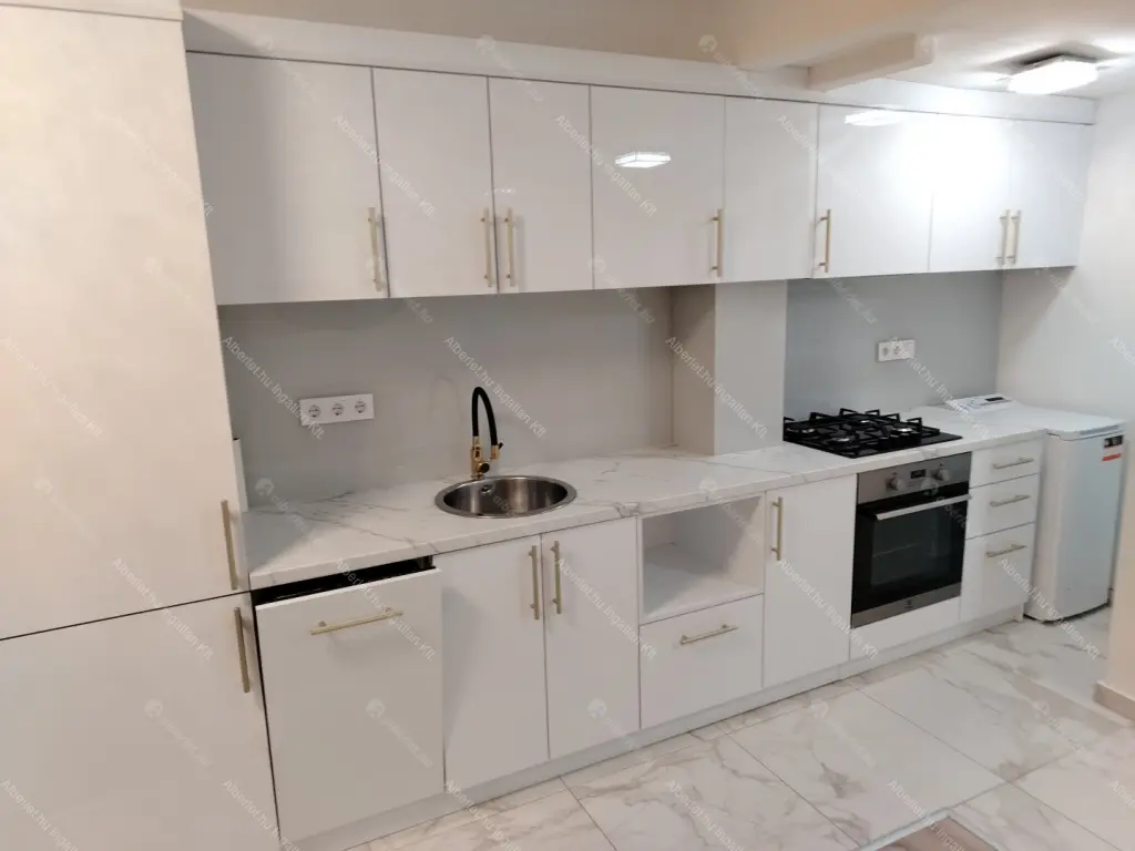 Kiadó albérlet 225000 Ft/hó áron: Budapest, II. kerület  Szilágyi Erzsébet fasor. Mérete: 36 nm, 1 szobás | Alberlet.hu - 6648725