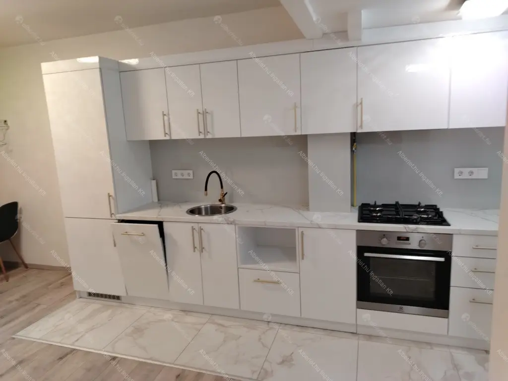 Kiadó albérlet 225000 Ft/hó áron: Budapest, II. kerület  Szilágyi Erzsébet fasor. Mérete: 36 nm, 1 szobás | Alberlet.hu - 6648728