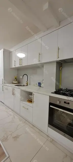 Kiadó albérlet 225000 Ft/hó áron: Budapest, II. kerület  Szilágyi Erzsébet fasor. Mérete: 36 nm, 1 szobás | Alberlet.hu - 6648739