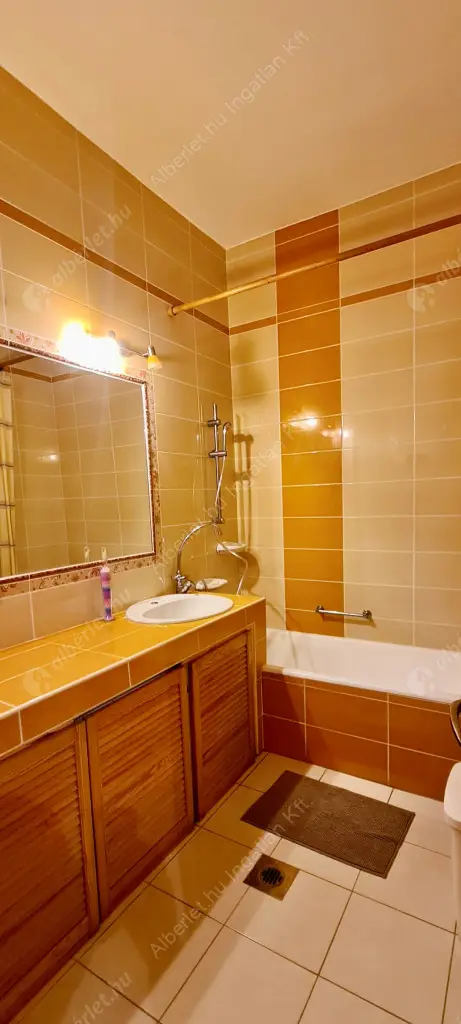 Kiadó albérlet 270000 Ft/hó áron: Budapest, II. kerület  Szilágyi Erzsébet fasor. Mérete: 63 nm, 2 szobás | Alberlet.hu - 6606517