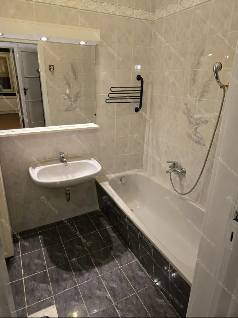 Kiadó albérlet 420000 Ft/hó áron: Budapest, II. kerület  Szilágyi Erzsébet fasor. Mérete: 93 nm, 4 szobás | Alberlet.hu - 6670966