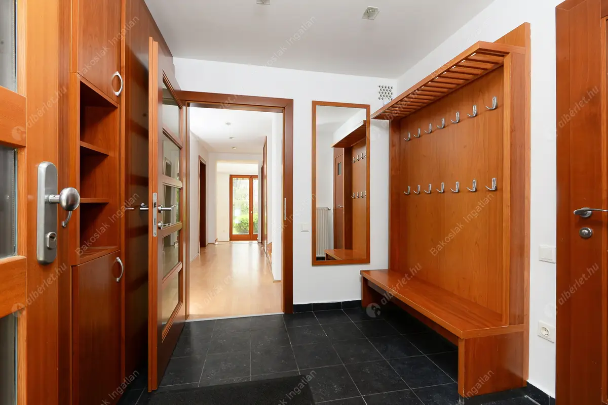 Kiadó albérlet 1154000 Ft/hó áron: Budapest, II. kerület  Szívvirág utca. Mérete: 236 nm, 5 szobás | Alberlet.hu - 5957643