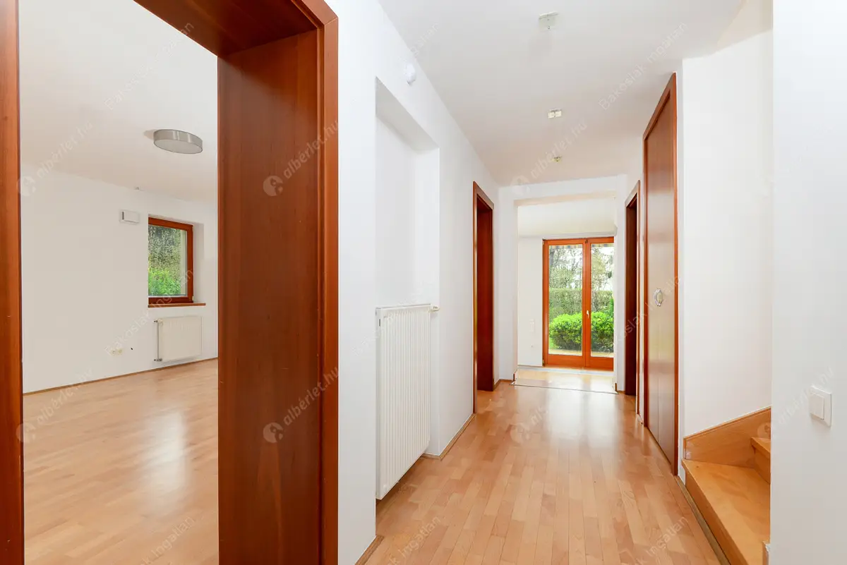 Kiadó albérlet 1154000 Ft/hó áron: Budapest, II. kerület  Szívvirág utca. Mérete: 236 nm, 5 szobás | Alberlet.hu - 5957644