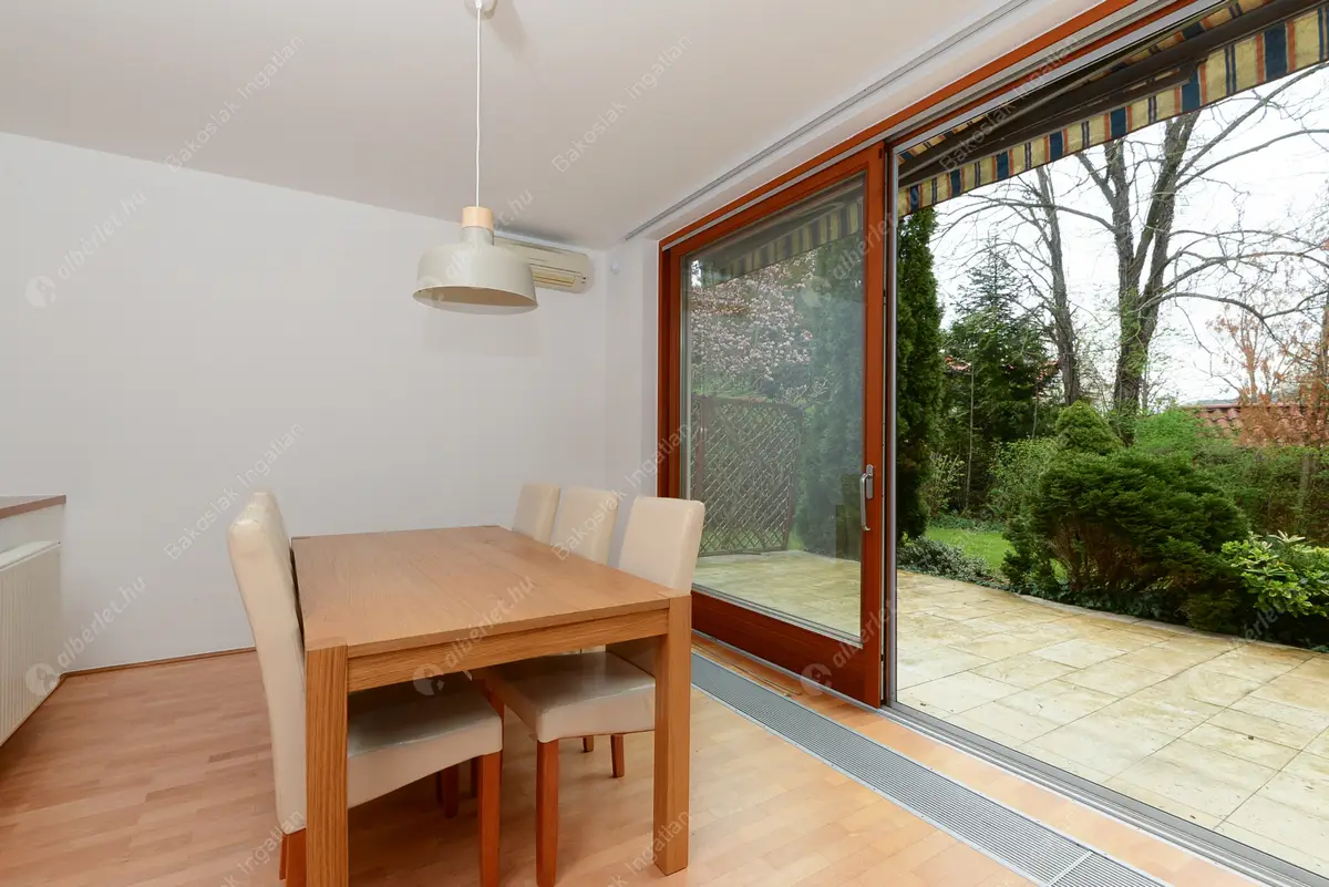 Kiadó albérlet 1154000 Ft/hó áron: Budapest, II. kerület  Szívvirág utca. Mérete: 236 nm, 5 szobás | Alberlet.hu - 5957646