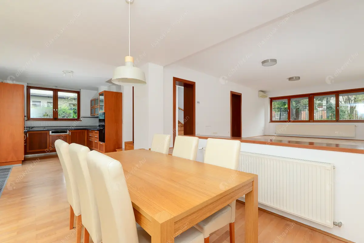 Kiadó albérlet 1154000 Ft/hó áron: Budapest, II. kerület  Szívvirág utca. Mérete: 236 nm, 5 szobás | Alberlet.hu - 5957647