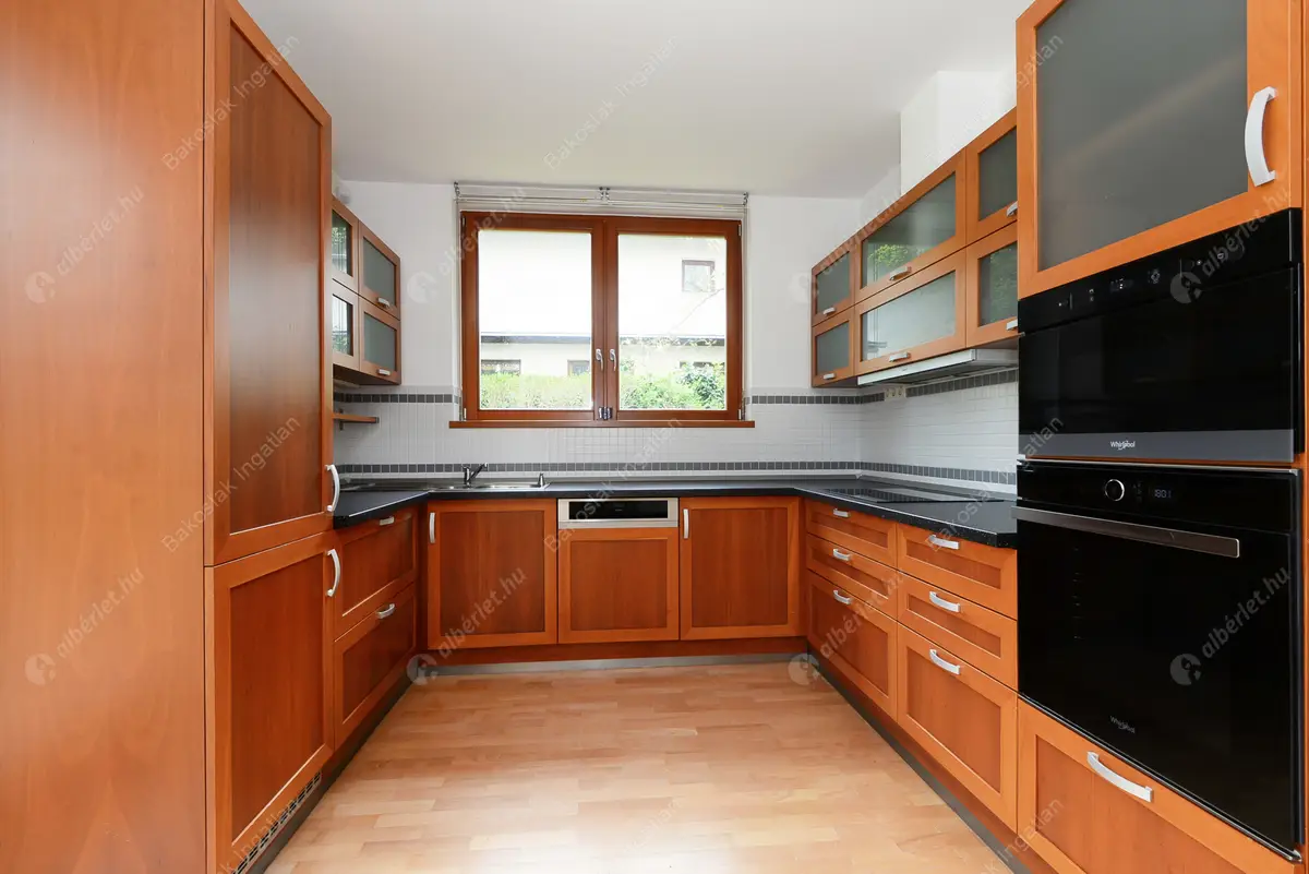 Kiadó albérlet 1154000 Ft/hó áron: Budapest, II. kerület  Szívvirág utca. Mérete: 236 nm, 5 szobás | Alberlet.hu - 5957648