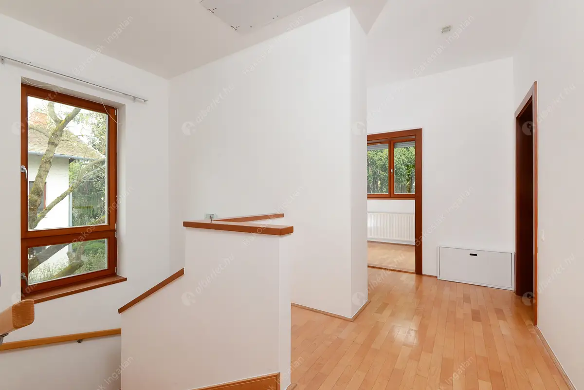 Kiadó albérlet 1154000 Ft/hó áron: Budapest, II. kerület  Szívvirág utca. Mérete: 236 nm, 5 szobás | Alberlet.hu - 5957652