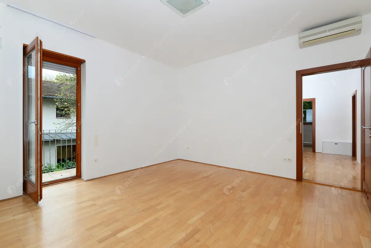 Kiadó albérlet 1154000 Ft/hó áron: Budapest, II. kerület  Szívvirág utca. Mérete: 236 nm, 5 szobás | Alberlet.hu - 5957654