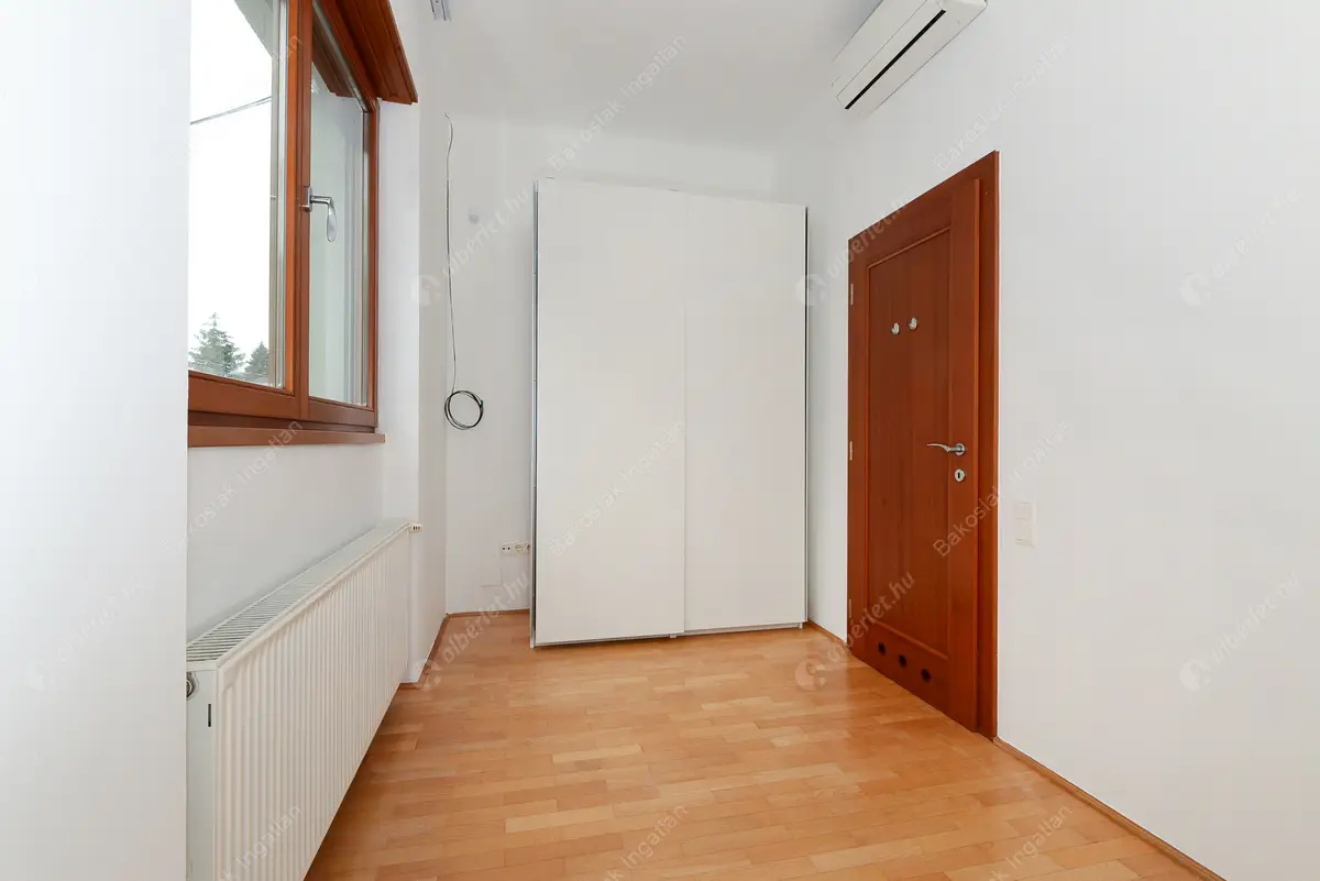 Kiadó albérlet 1154000 Ft/hó áron: Budapest, II. kerület  Szívvirág utca. Mérete: 236 nm, 5 szobás | Alberlet.hu - 5957659