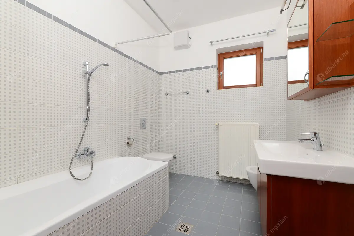 Kiadó albérlet 1154000 Ft/hó áron: Budapest, II. kerület  Szívvirág utca. Mérete: 236 nm, 5 szobás | Alberlet.hu - 5957662