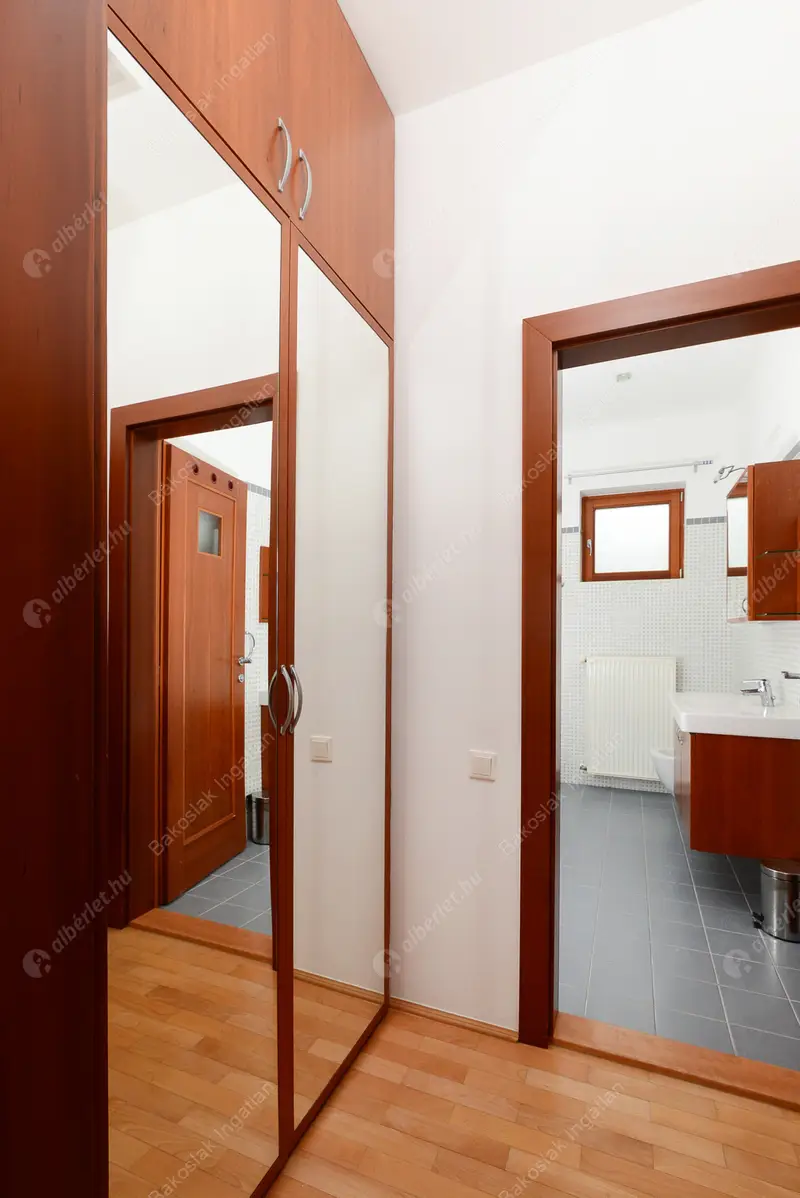 Kiadó albérlet 1154000 Ft/hó áron: Budapest, II. kerület  Szívvirág utca. Mérete: 236 nm, 5 szobás | Alberlet.hu - 5957663