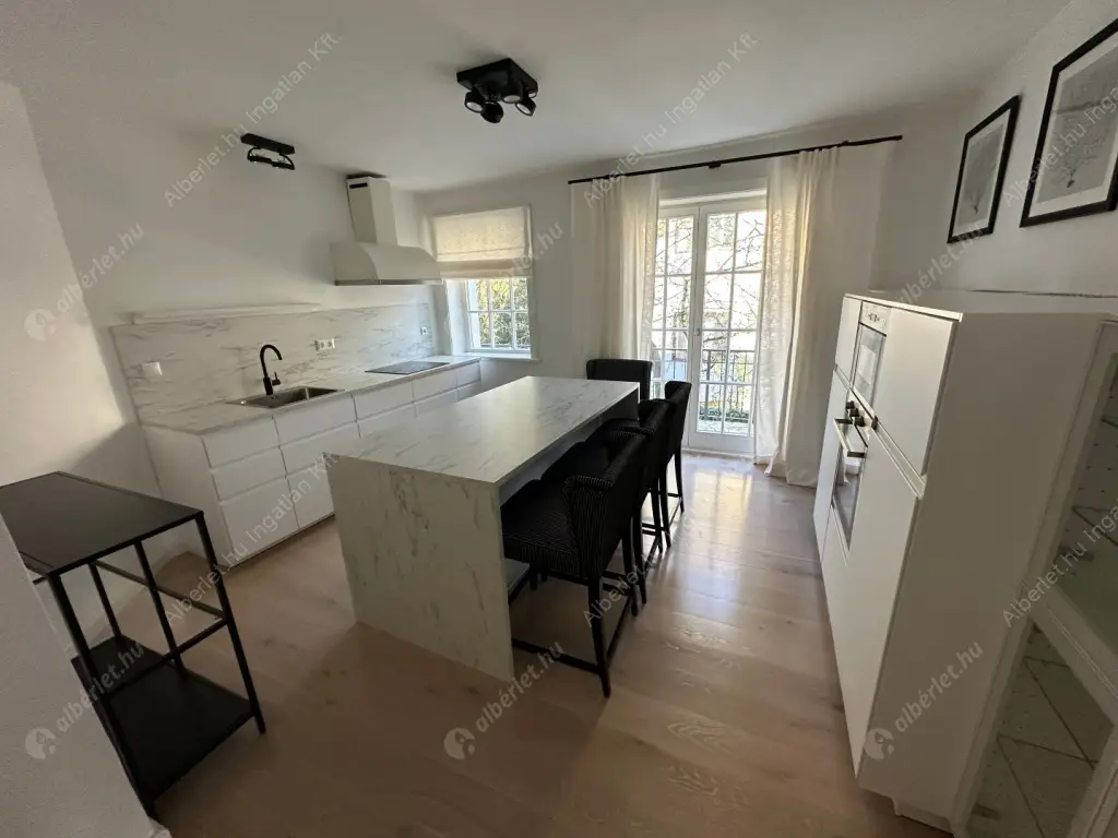 Kiadó albérlet 1145000 Ft/hó áron: Budapest, II. kerület  Tárnok utca. Mérete: 260 nm, 4 szobás | Alberlet.hu - 6578759