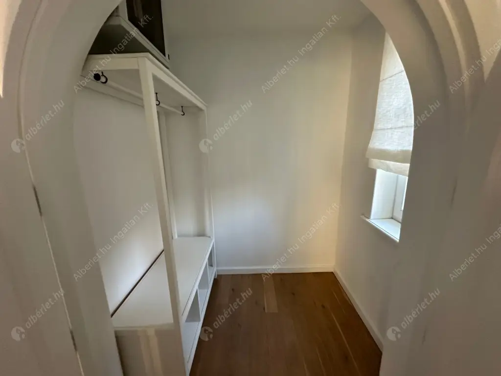 Kiadó albérlet 1145000 Ft/hó áron: Budapest, II. kerület  Tárnok utca. Mérete: 260 nm, 4 szobás | Alberlet.hu - 6578764