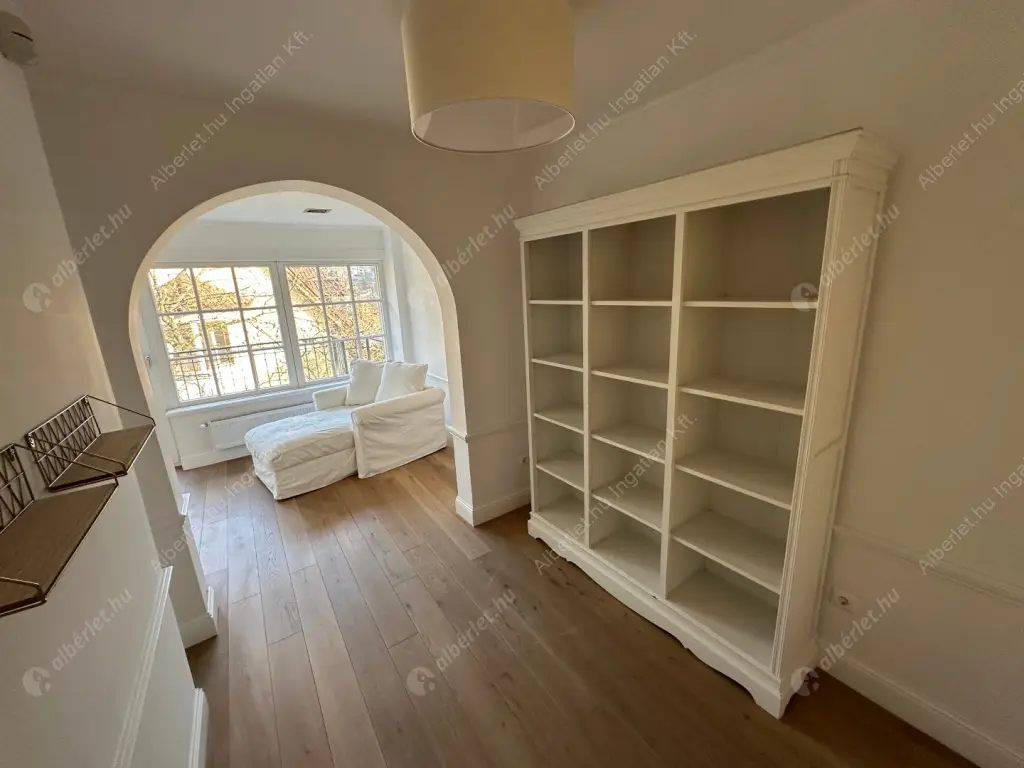 Kiadó albérlet 1145000 Ft/hó áron: Budapest, II. kerület  Tárnok utca. Mérete: 260 nm, 4 szobás | Alberlet.hu - 6578774