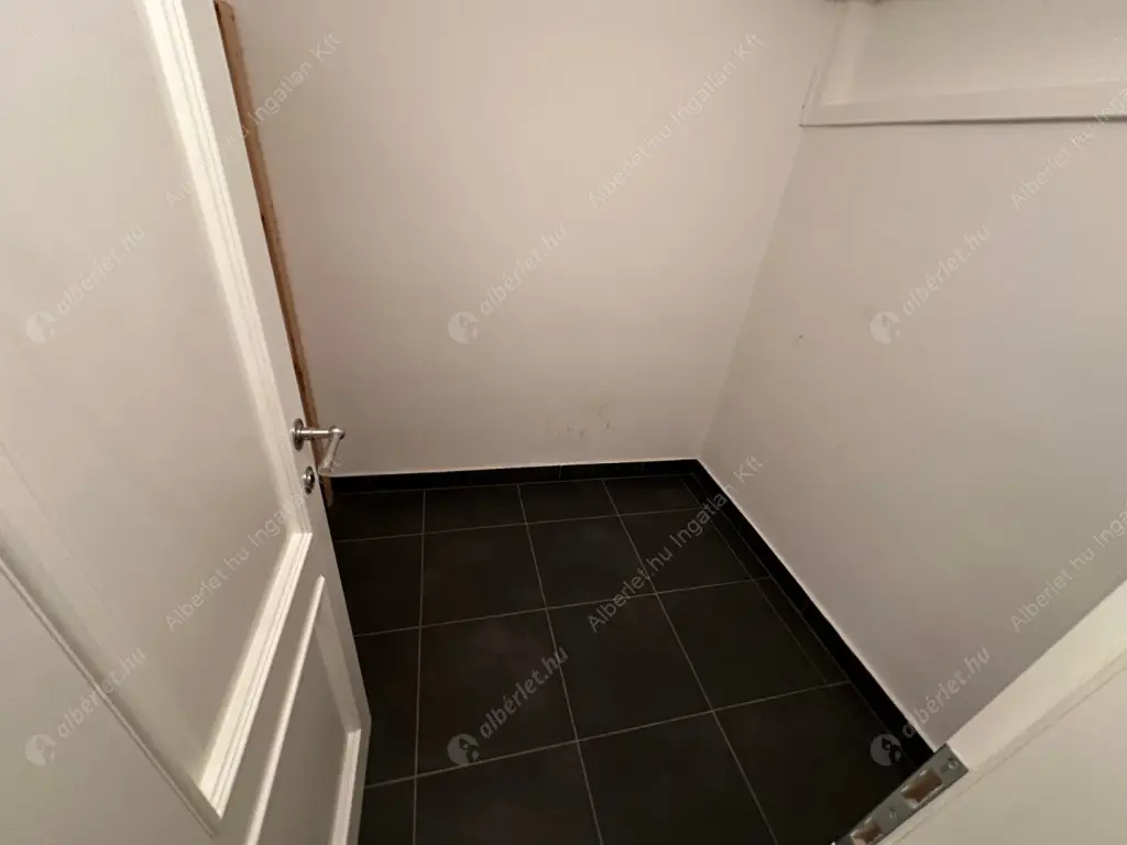 Kiadó albérlet 1145000 Ft/hó áron: Budapest, II. kerület  Tárnok utca. Mérete: 260 nm, 4 szobás | Alberlet.hu - 6578778