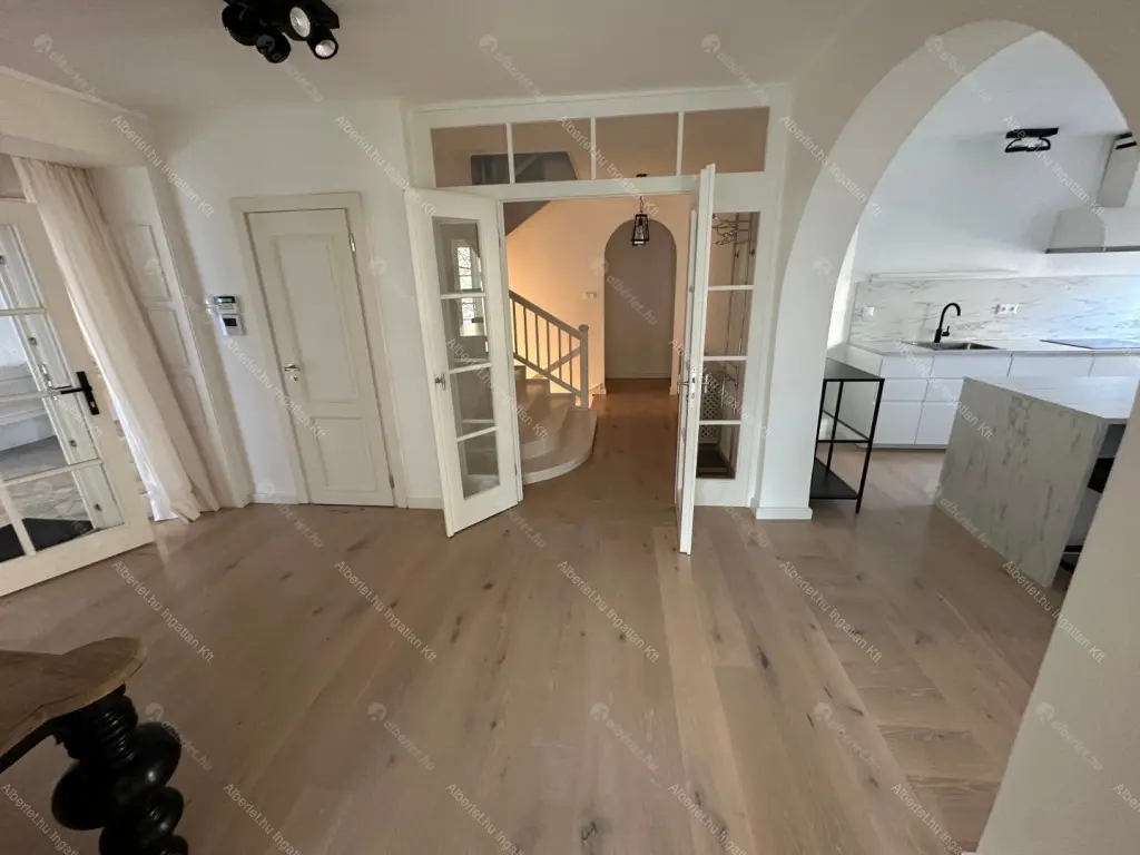 Kiadó albérlet 1130000 Ft/hó áron: Budapest, II. kerület  Tárnok utca. Mérete: 260 nm, 4 szobás | Alberlet.hu - 6681976