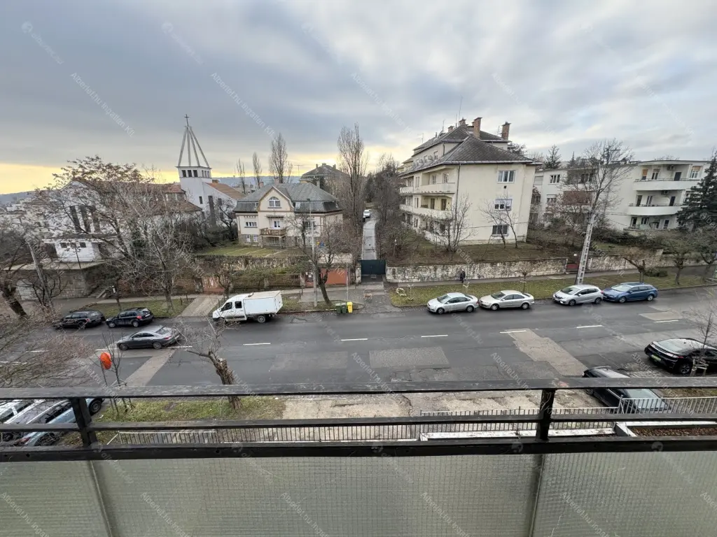 Kiadó albérlet 390000 Ft/hó áron: Budapest, II. kerület  Törökvész út. Mérete: 78 nm, 3 szobás | Alberlet.hu - 6677757