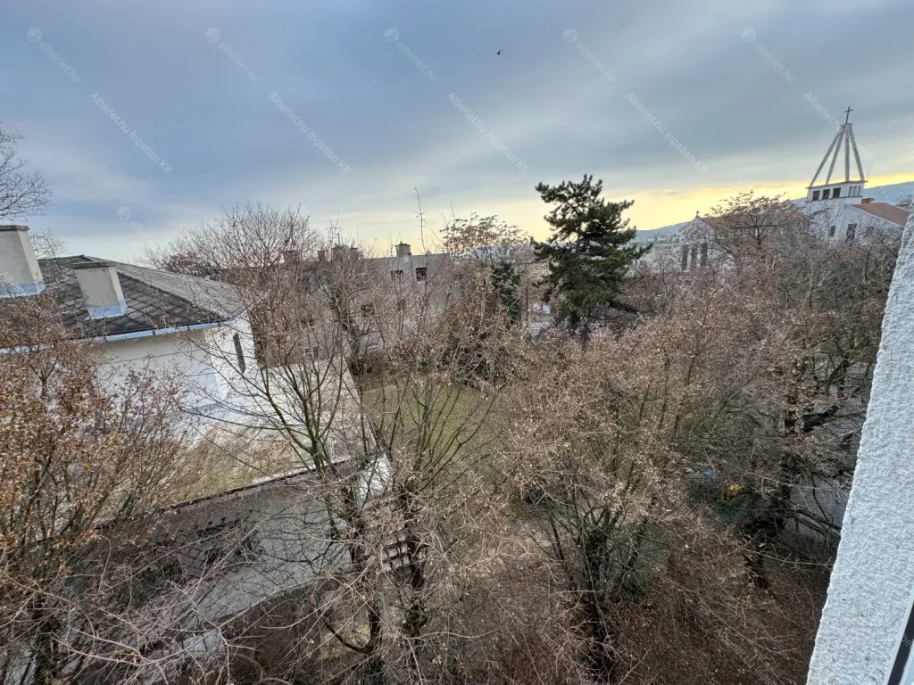 Kiadó albérlet 390000 Ft/hó áron: Budapest, II. kerület  Törökvész út. Mérete: 78 nm, 3 szobás | Alberlet.hu - 6677764