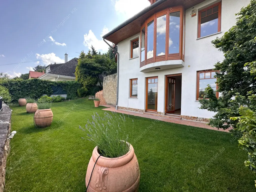 Kiadó albérlet 1145000 Ft/hó áron: Budapest, II. kerület  Turul köz. Mérete: 360 nm, 6 szobás | Alberlet.hu - 6551218