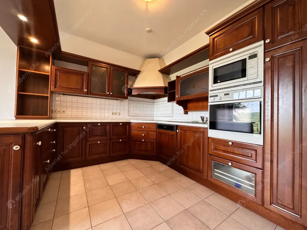 Kiadó albérlet 1145000 Ft/hó áron: Budapest, II. kerület  Turul köz. Mérete: 360 nm, 6 szobás | Alberlet.hu - 6551227