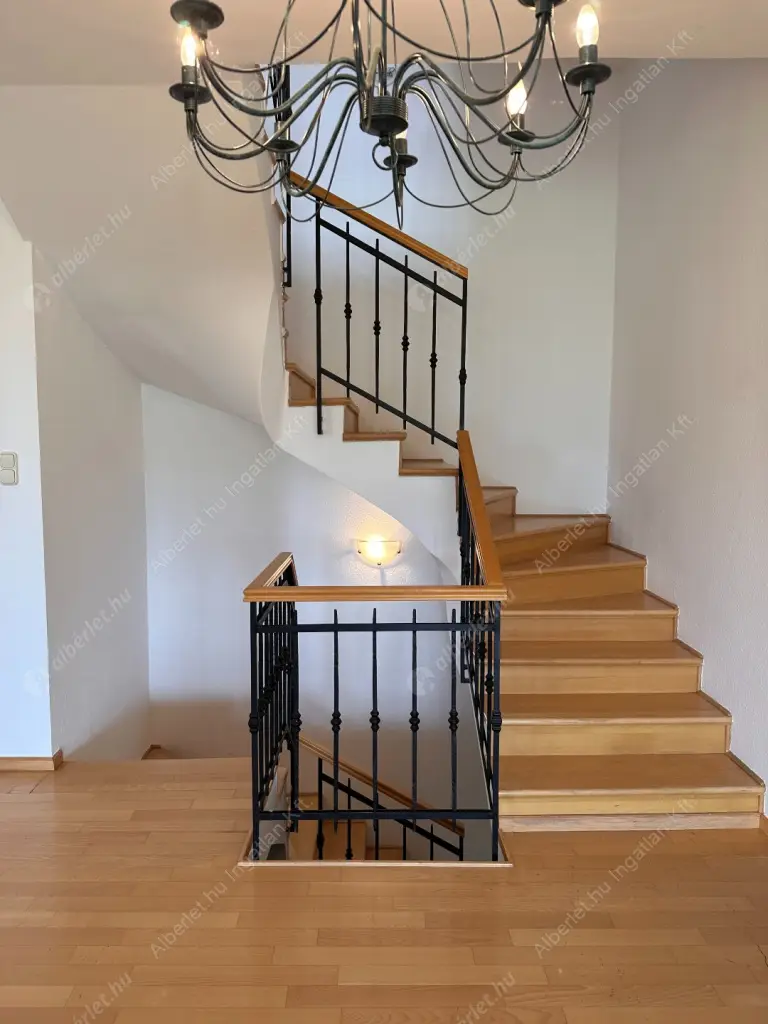 Kiadó albérlet 1145000 Ft/hó áron: Budapest, II. kerület  Turul köz. Mérete: 360 nm, 6 szobás | Alberlet.hu - 6551231