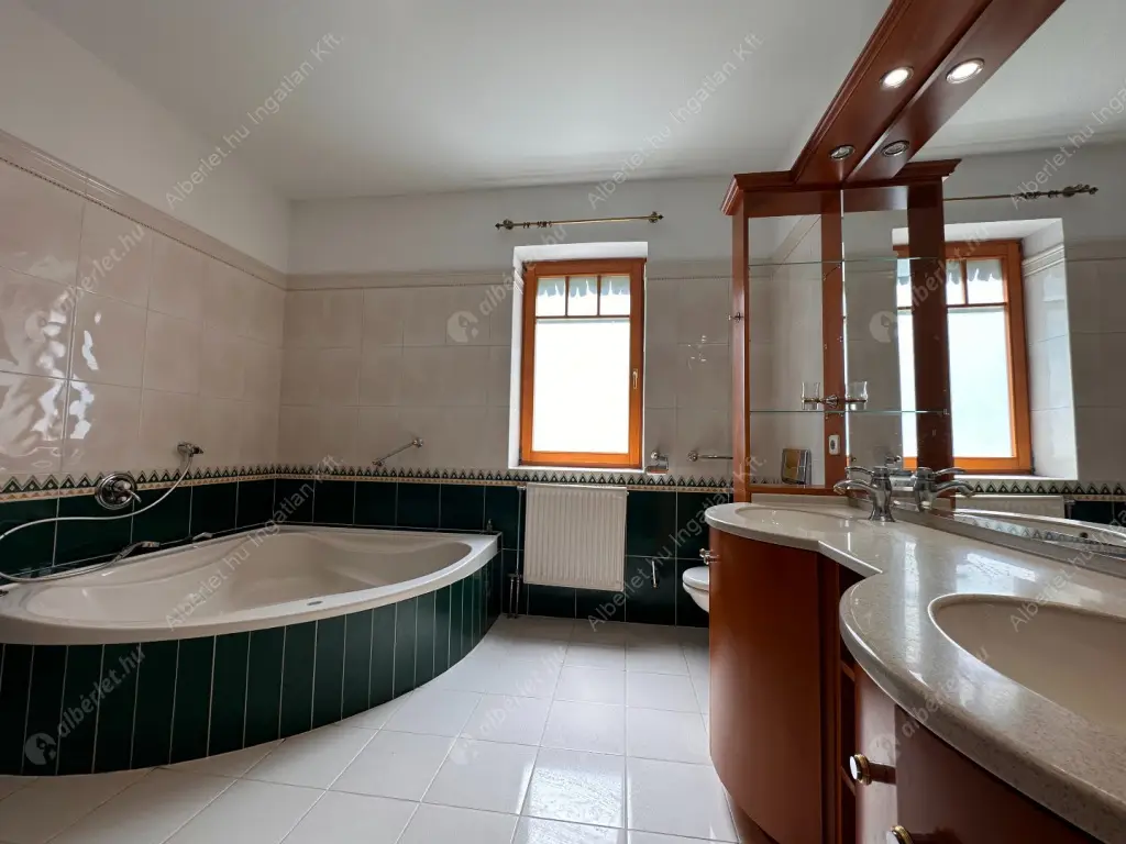 Kiadó albérlet 1145000 Ft/hó áron: Budapest, II. kerület  Turul köz. Mérete: 360 nm, 6 szobás | Alberlet.hu - 6551233