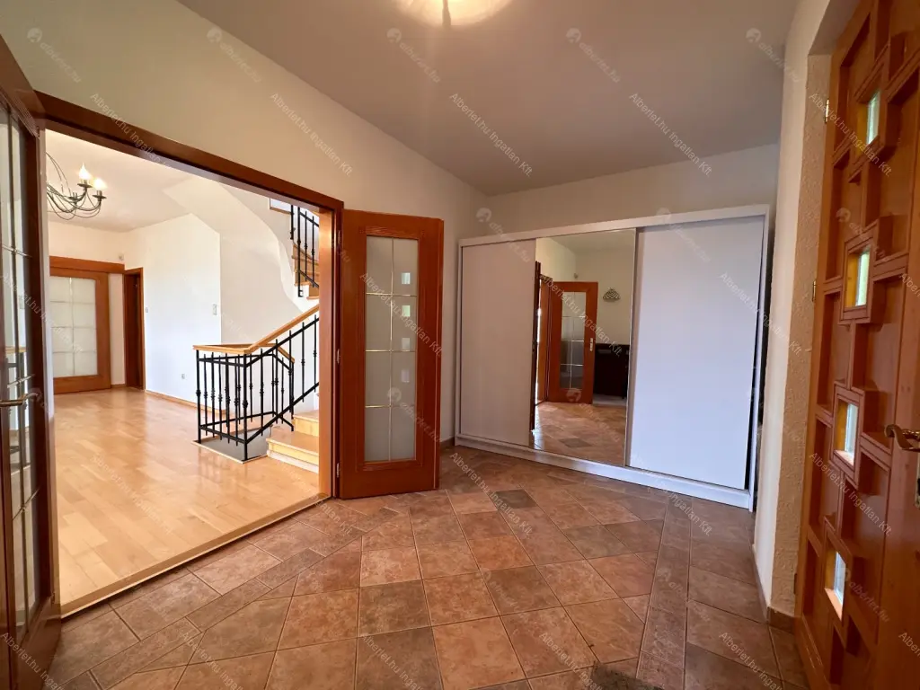 Kiadó albérlet 1130000 Ft/hó áron: Budapest, II. kerület  Turul köz. Mérete: 360 nm, 6 szobás | Alberlet.hu - 6681914