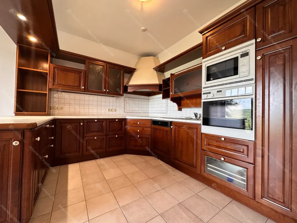 Kiadó albérlet 1130000 Ft/hó áron: Budapest, II. kerület  Turul köz. Mérete: 360 nm, 6 szobás | Alberlet.hu - 6681917