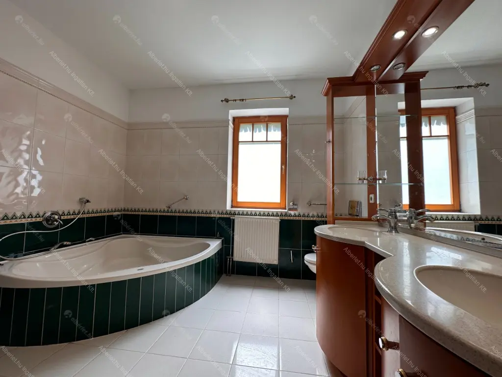 Kiadó albérlet 1130000 Ft/hó áron: Budapest, II. kerület  Turul köz. Mérete: 360 nm, 6 szobás | Alberlet.hu - 6681922