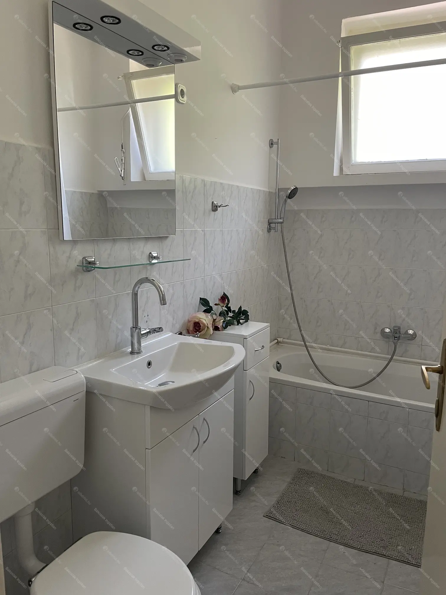 Kiadó albérlet 1688000 Ft/hó áron: Budapest, II. kerület  Vérhalom tér. Mérete: 210 nm, 7 szobás | Alberlet.hu - 6789305