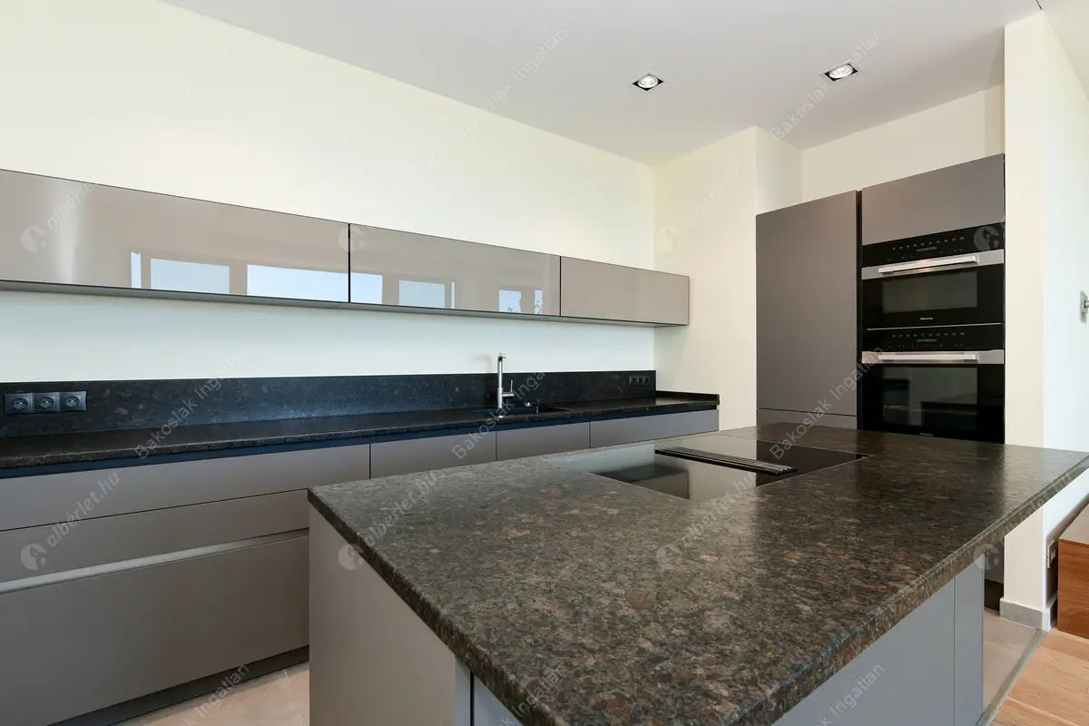 Kiadó albérlet 2292000 Ft/hó áron: Budapest, II. kerület  Vérhalom utca. Mérete: 150 nm, 3 szobás | Alberlet.hu - 6463250