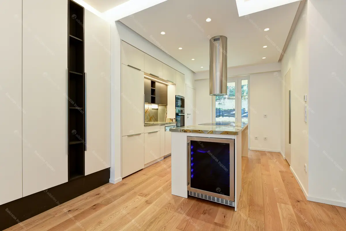 Kiadó albérlet 1148000 Ft/hó áron: Budapest, II. kerület  Vérhalom utca. Mérete: 190 nm, 4 szobás | Alberlet.hu - 6691452