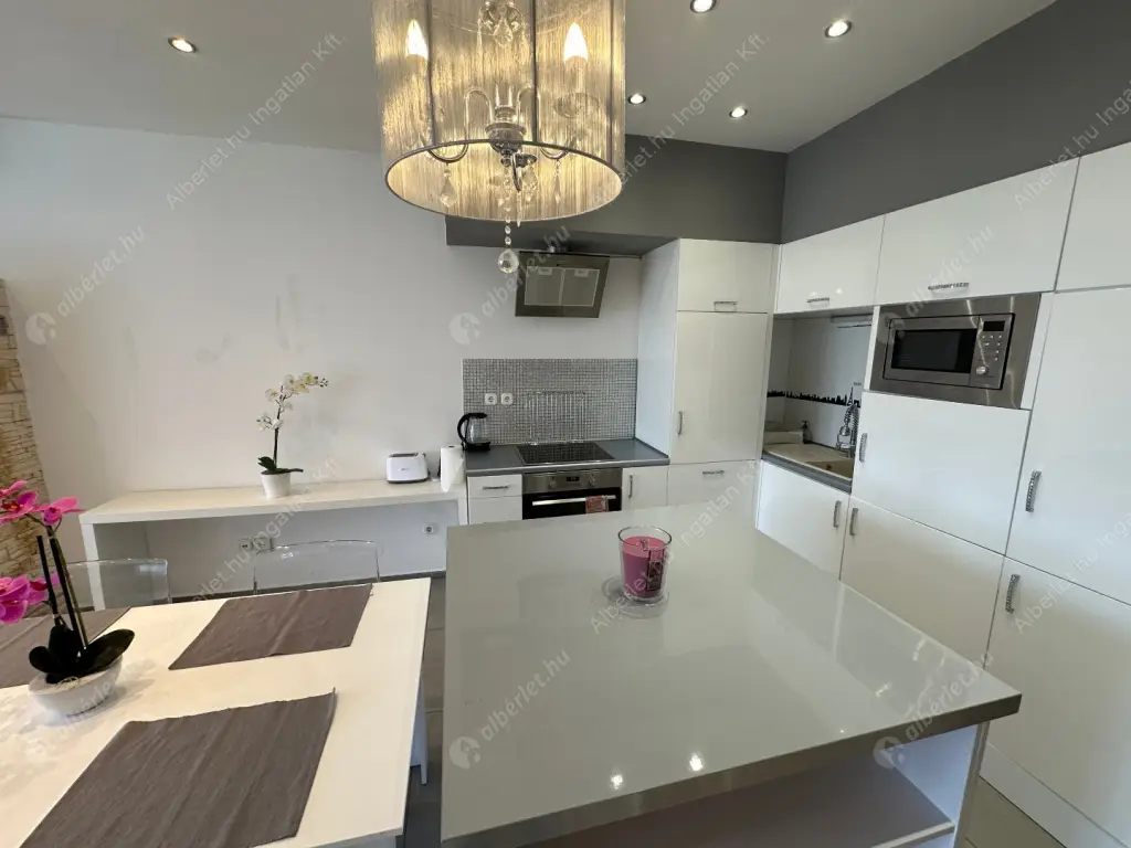 Kiadó albérlet 841000 Ft/hó áron: Budapest, II. kerület  Vihorlát utca. Mérete: 95 nm, 3 szobás | Alberlet.hu - 6518199